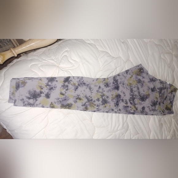 Lululemon size 14 align high rise 28" - Picture 6 of 9